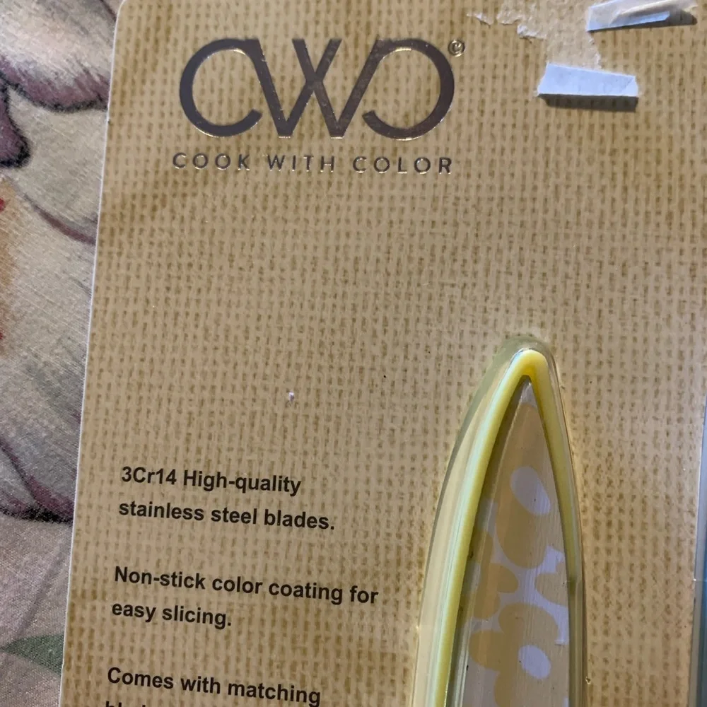 3-Piece Essential Knives Set - Blue and Yellow